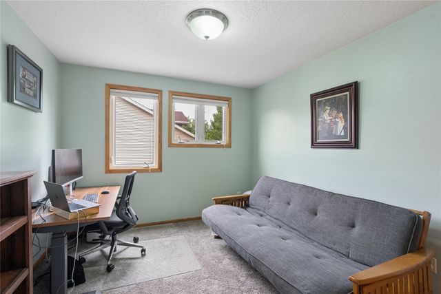 6906 Lewis Carroll Court, Johnston, IA 50131