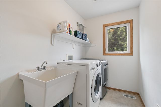 6906 Lewis Carroll Court, Johnston, IA 50131