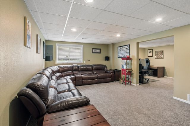 6906 Lewis Carroll Court, Johnston, IA 50131