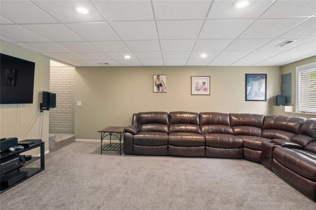 6906 Lewis Carroll Court, Johnston, IA 50131