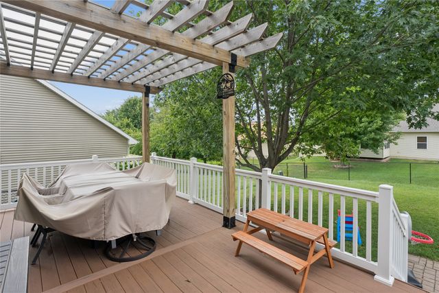 6906 Lewis Carroll Court, Johnston, IA 50131