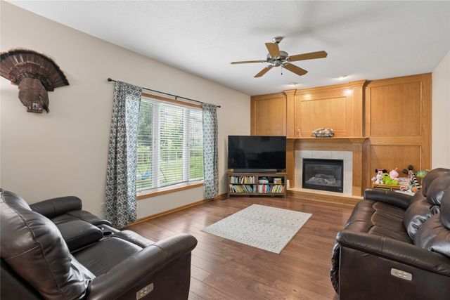 6906 Lewis Carroll Court, Johnston, IA 50131