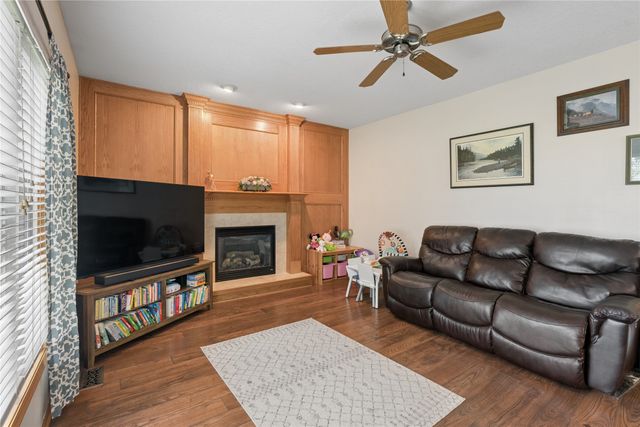 6906 Lewis Carroll Court, Johnston, IA 50131