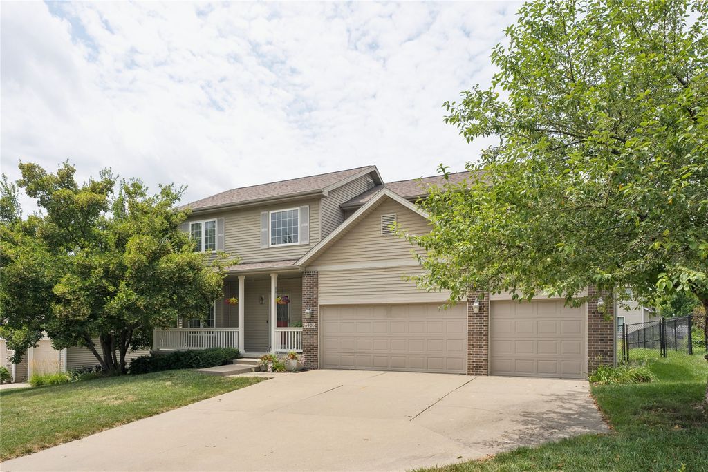 6906 Lewis Carroll Court, Johnston, IA 50131