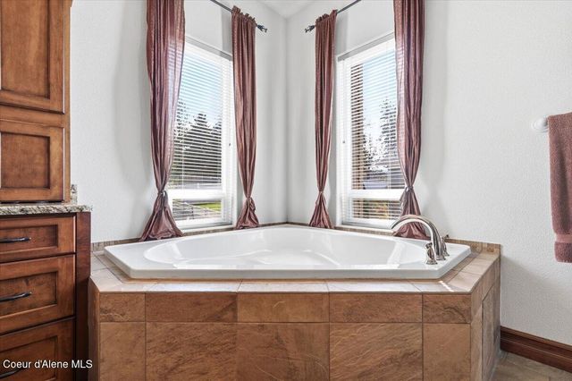 2010 E Grandview Dr, Coeur D'alene, ID 83815