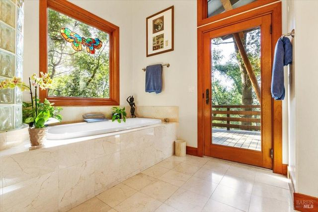 100 Zachary Ln, Santa Rosa, CA 95404