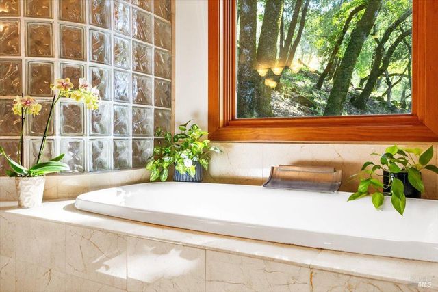 100 Zachary Ln, Santa Rosa, CA 95404