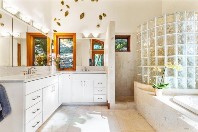 100 Zachary Ln, Santa Rosa, CA 95404