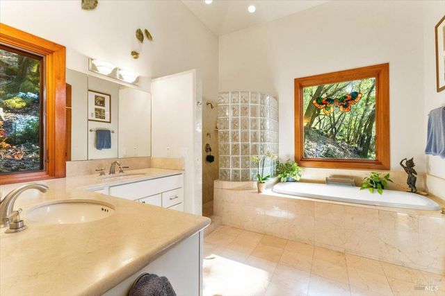 100 Zachary Ln, Santa Rosa, CA 95404