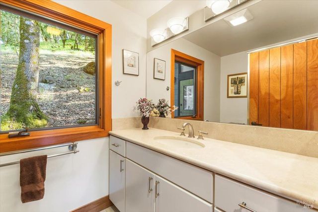 100 Zachary Ln, Santa Rosa, CA 95404