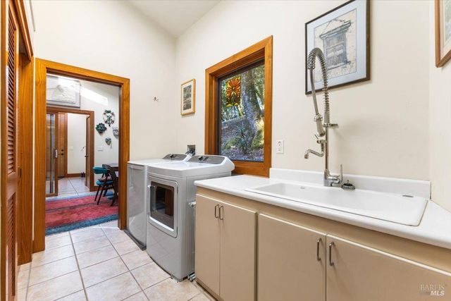 100 Zachary Ln, Santa Rosa, CA 95404