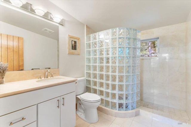 100 Zachary Ln, Santa Rosa, CA 95404