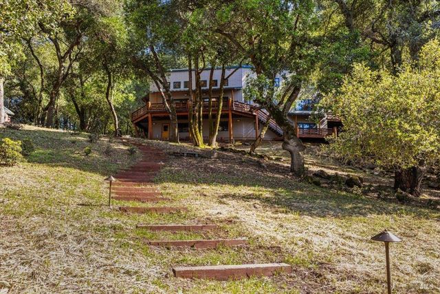 100 Zachary Ln, Santa Rosa, CA 95404