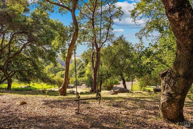 100 Zachary Ln, Santa Rosa, CA 95404