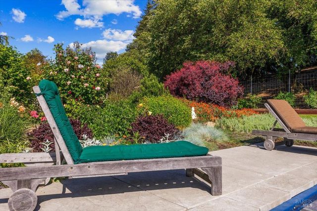 100 Zachary Ln, Santa Rosa, CA 95404