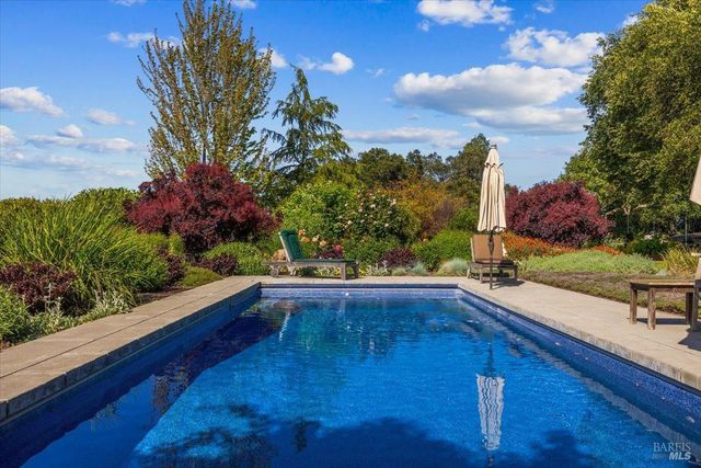 100 Zachary Ln, Santa Rosa, CA 95404