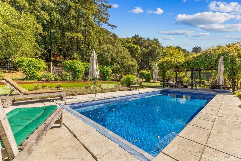 100 Zachary Ln, Santa Rosa, CA 95404