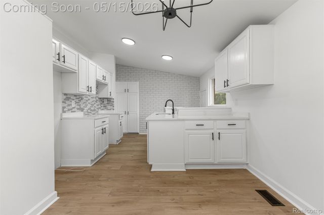 1072 S Venoy Road S, Westland, MI 48186