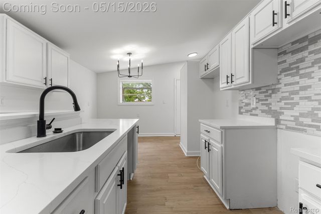 1072 S Venoy Road S, Westland, MI 48186
