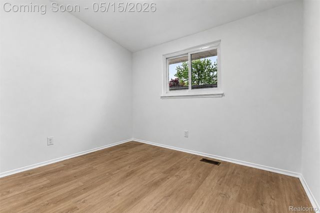 1072 S Venoy Road S, Westland, MI 48186
