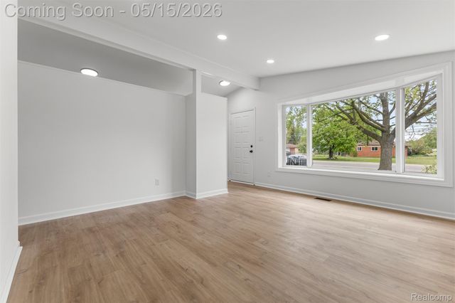 1072 S Venoy Road S, Westland, MI 48186