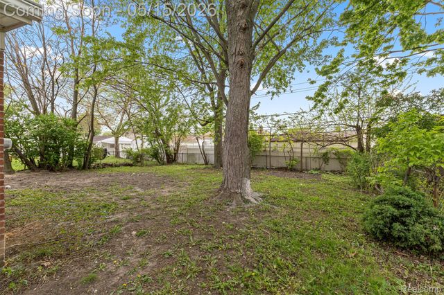 1072 S Venoy Road S, Westland, MI 48186