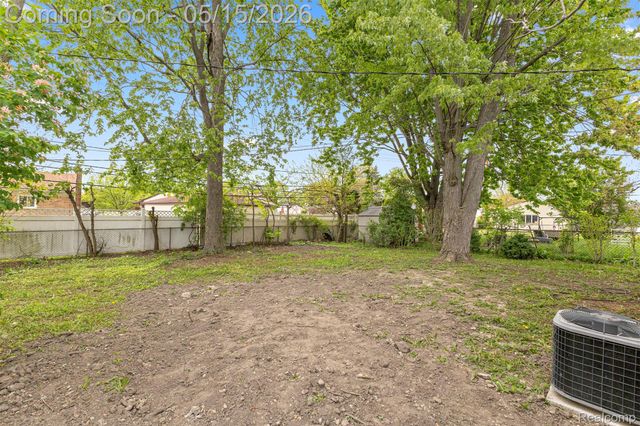 1072 S Venoy Road S, Westland, MI 48186