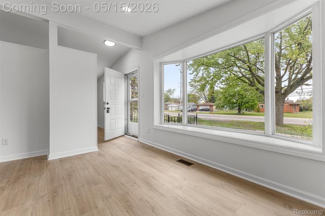1072 S Venoy Road S, Westland, MI 48186