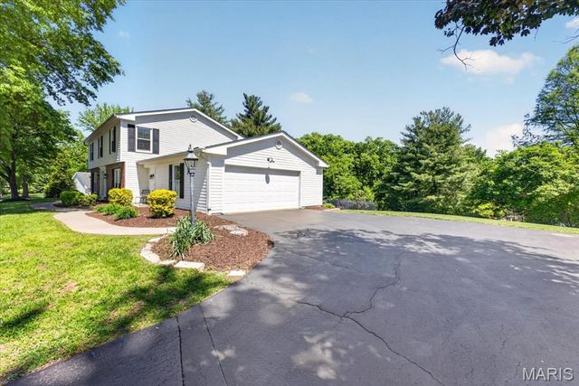 1868 Newburyport Road, Chesterfield, MO 63005
