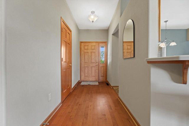 1345 Bluebird DRIVE, Oconomowoc, WI 53066