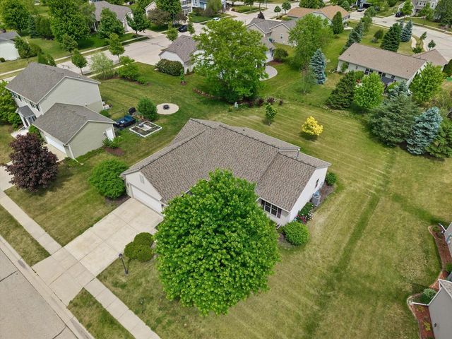 1345 Bluebird DRIVE, Oconomowoc, WI 53066
