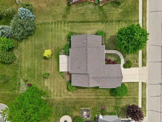 1345 Bluebird DRIVE, Oconomowoc, WI 53066