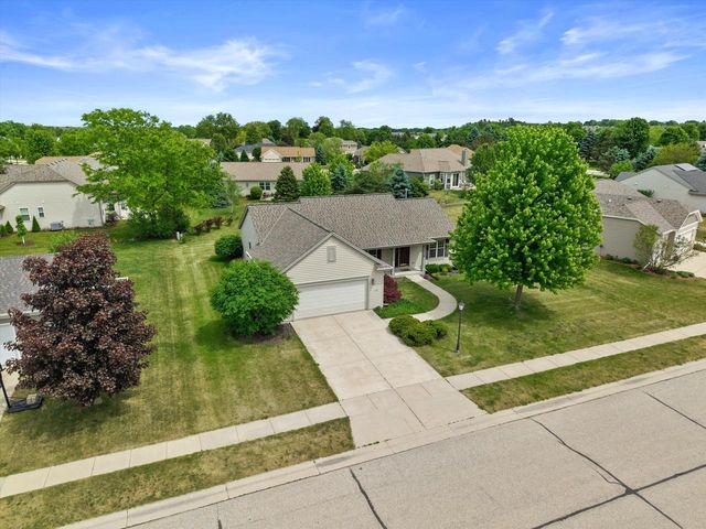 1345 Bluebird DRIVE, Oconomowoc, WI 53066