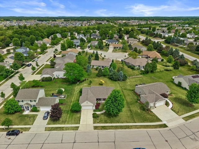 1345 Bluebird DRIVE, Oconomowoc, WI 53066