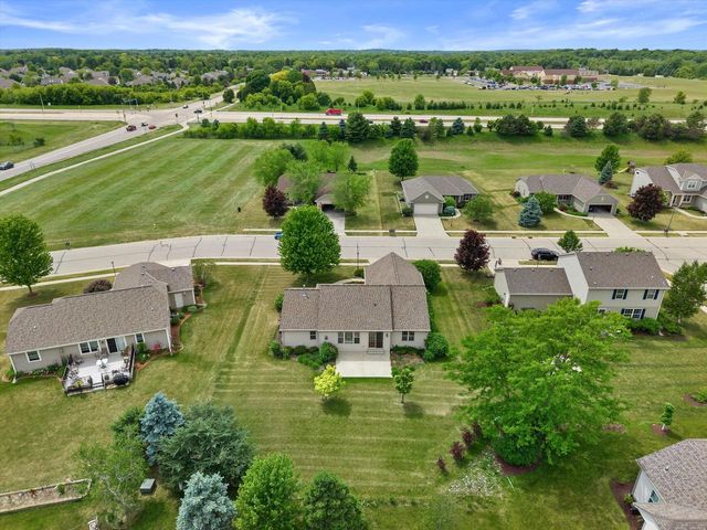1345 Bluebird DRIVE, Oconomowoc, WI 53066