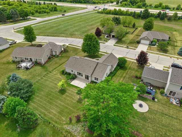 1345 Bluebird DRIVE, Oconomowoc, WI 53066