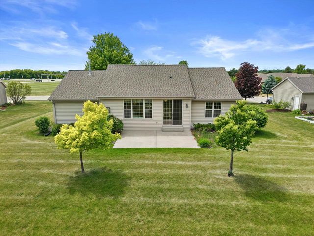 1345 Bluebird DRIVE, Oconomowoc, WI 53066