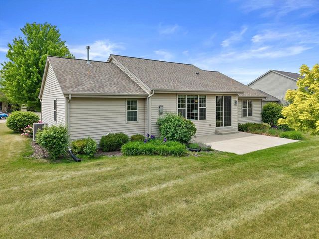 1345 Bluebird DRIVE, Oconomowoc, WI 53066