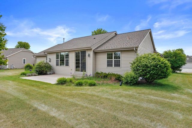 1345 Bluebird DRIVE, Oconomowoc, WI 53066