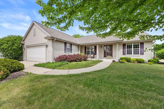 1345 Bluebird DRIVE, Oconomowoc, WI 53066