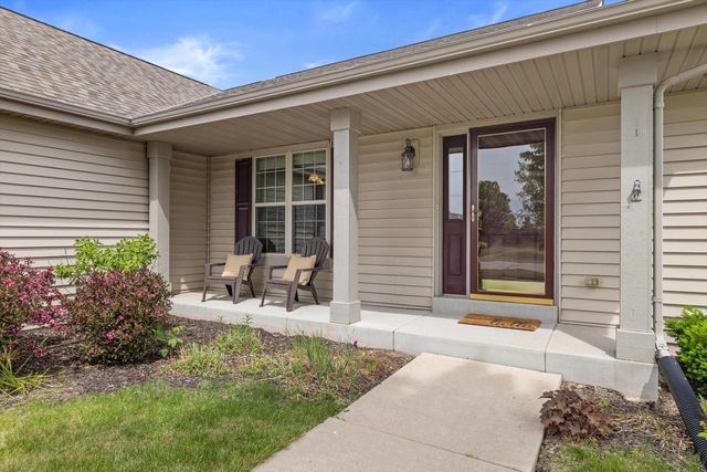 1345 Bluebird DRIVE, Oconomowoc, WI 53066
