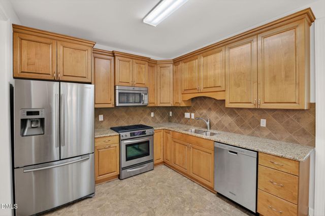431 Sawgrass Hill Court, Cary, NC 27519