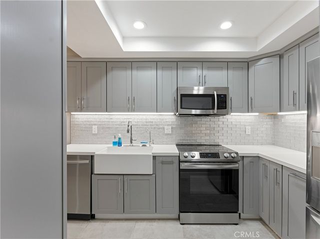127 W Glaucus Street B, Encinitas, CA 92024