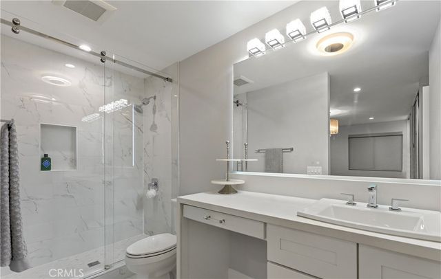 127 W Glaucus Street B, Encinitas, CA 92024