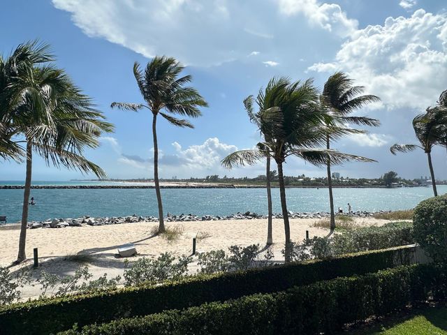 106 Inlet Way, Palm Beach Shores, FL 33404