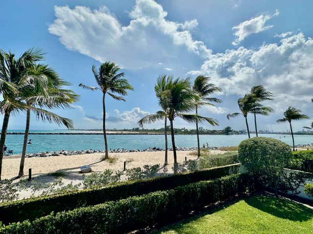 106 Inlet Way, Palm Beach Shores, FL 33404