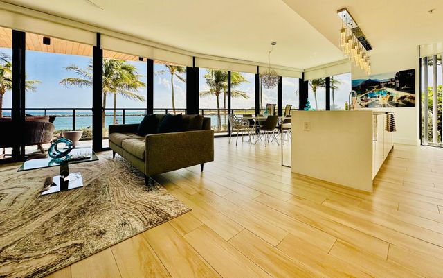 106 Inlet Way, Palm Beach Shores, FL 33404