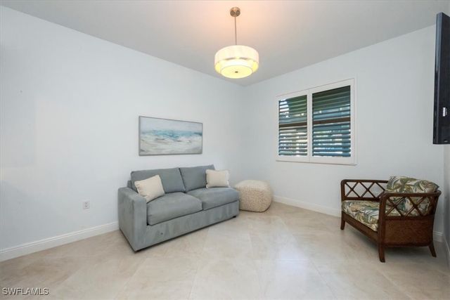 965 Sandpiper ST J107, Naples, FL 34102