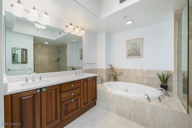 965 Sandpiper ST J107, Naples, FL 34102