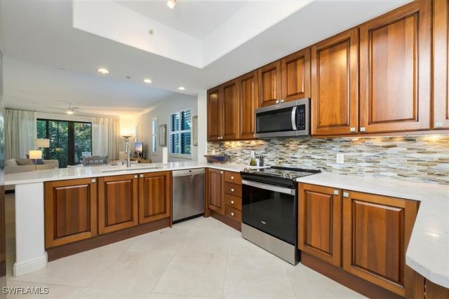 965 Sandpiper ST J107, Naples, FL 34102